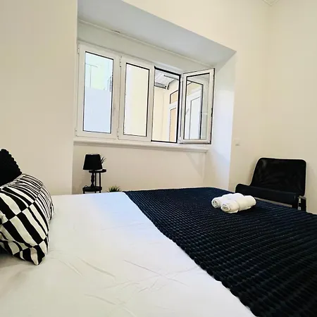 אכסניה High Standard Centre Close To Attractions ליסבון