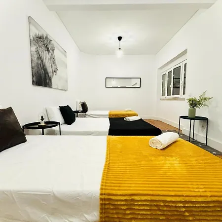 אכסניה High Standard Centre Close To Attractions ליסבון