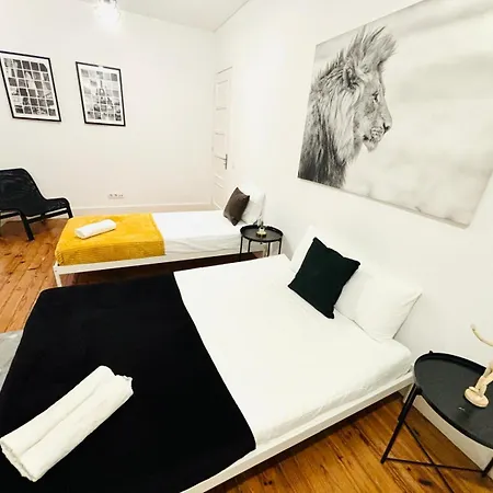 אכסניה High Standard Centre Close To Attractions ליסבון