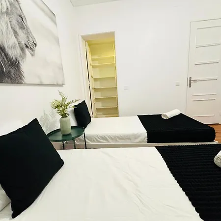 אכסניה High Standard Centre Close To Attractions